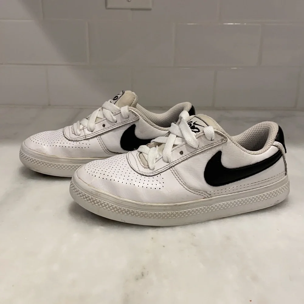 Nike White Leather Black Swoop Low-Top Sneakers